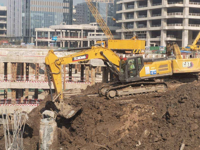 品質(zhì)+節(jié)油+高效！徐工XE335GK助建亞洲最大地下空間