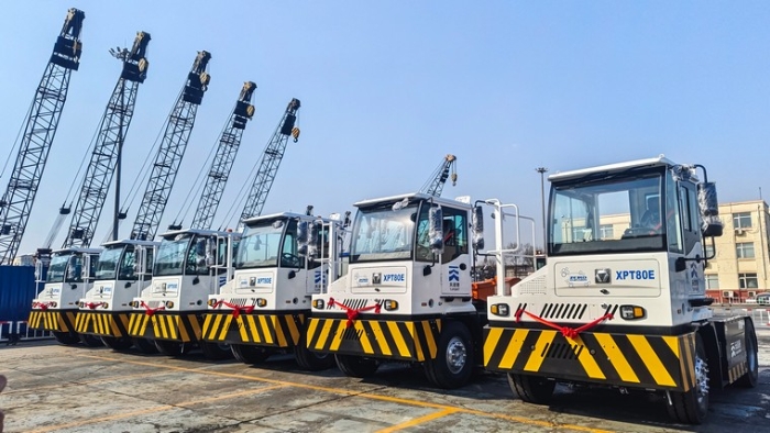 新車交付忙！徐工新能源重載牽引車以多維優(yōu)勢賦能大宗貨物智慧轉(zhuǎn)運